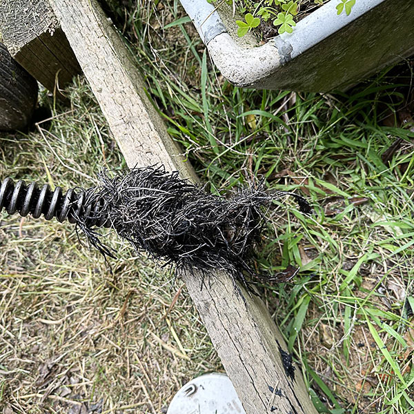 Clearing a blocked sewer drain